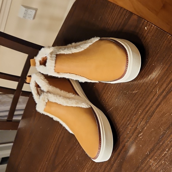 Toms Sneakers - Picture 1 of 3